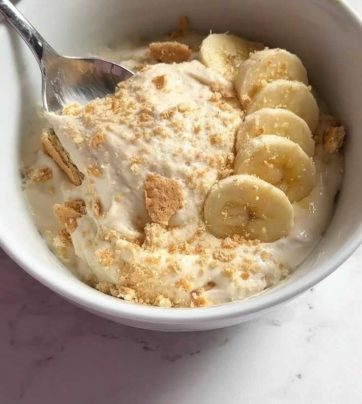 Delicious Banana Pudding Greek Yogurt Bowl topped with fresh bananas