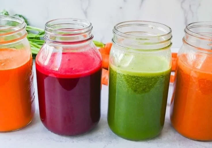 A variety of colorful fruits and vegetables for healthy juicing recipes