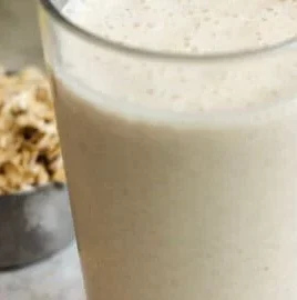 A healthy oats smoothie with fruits for weight loss and nutrition.