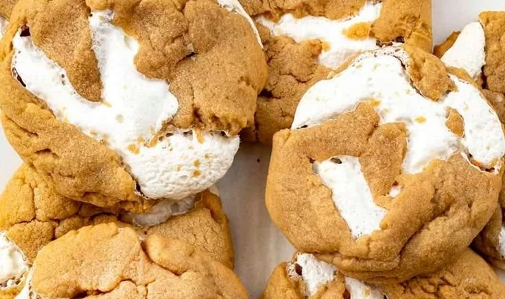 Delicious Fluffernutter Cookies with peanut butter and marshmallow fluff