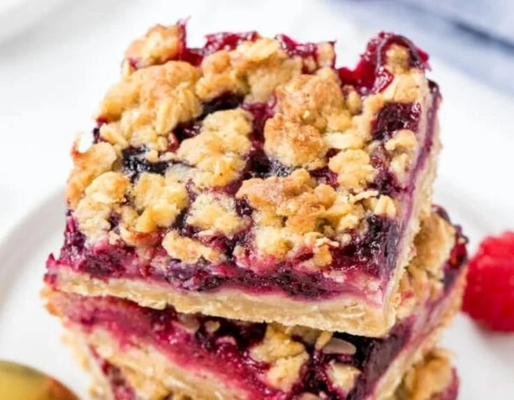 Delicious Mixed Berry Crumble Bars with a crispy topping and fresh berries