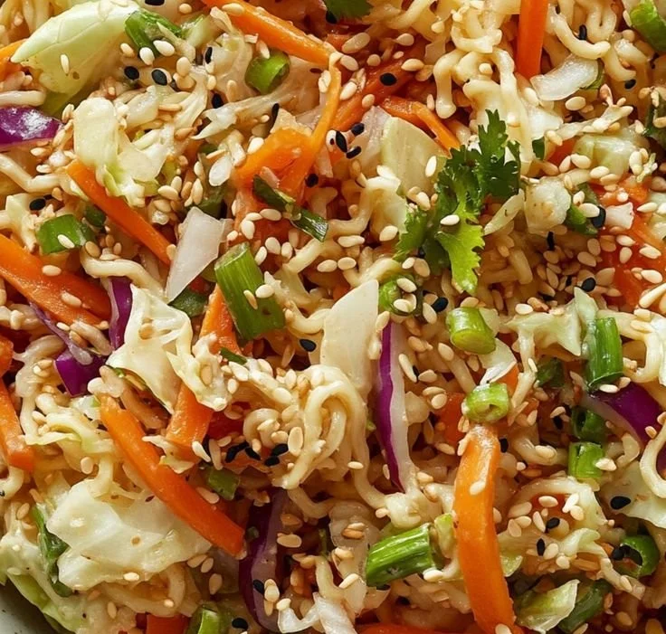 Colorful ramen noodle salad with vegetables and dressing