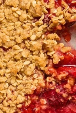 Delicious homemade strawberry crumble with a crispy topping