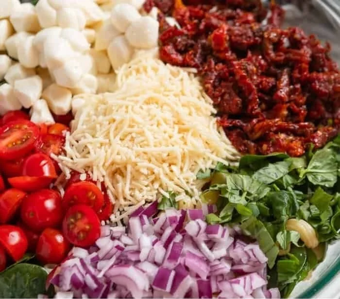 Delicious sun-dried tomato pasta salad with fresh ingredients